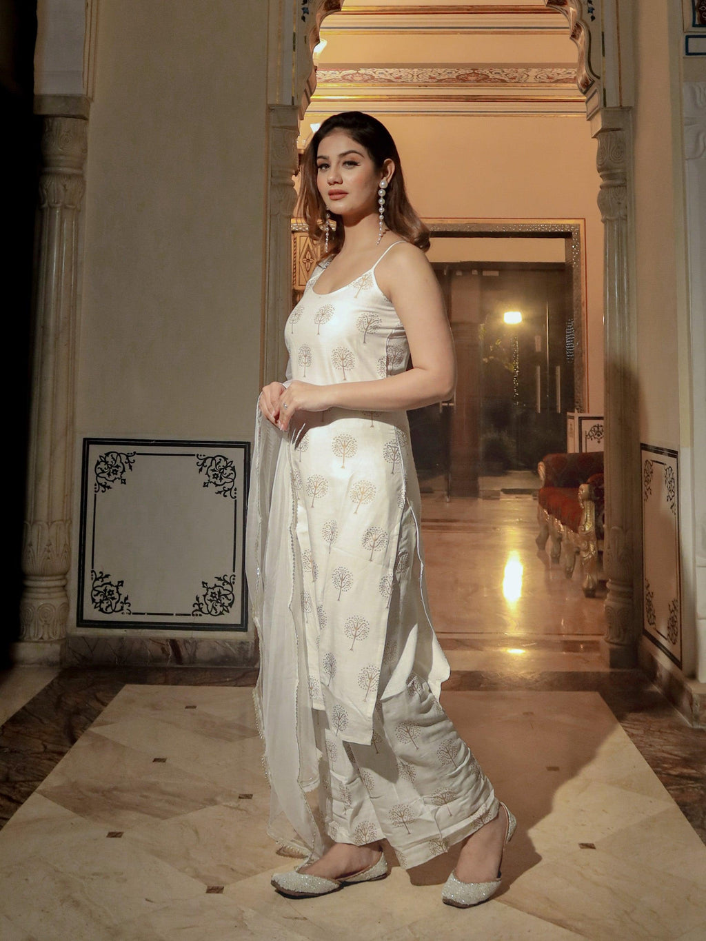 Elyora white shoulder strip Kurta Palazoo set with net Dupatta - Elyoraworld.com